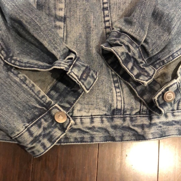 ASOS blue denim jean jacket. Like new! - Picture 4 of 7